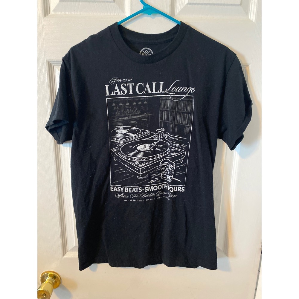 D&M Last Call Lounge Graphic Tee Mens Medium Black Record Player Vinyl T-Shirt